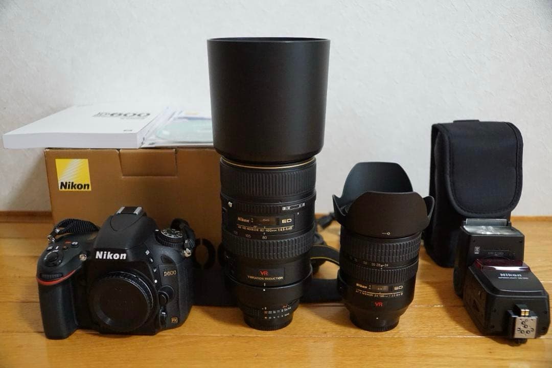 NIKON D600シャッター数5697枚 望遠,標準ズーム,ストロボセット