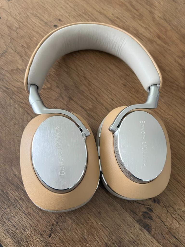 バウワースアンドウィルキンス　px8　タン