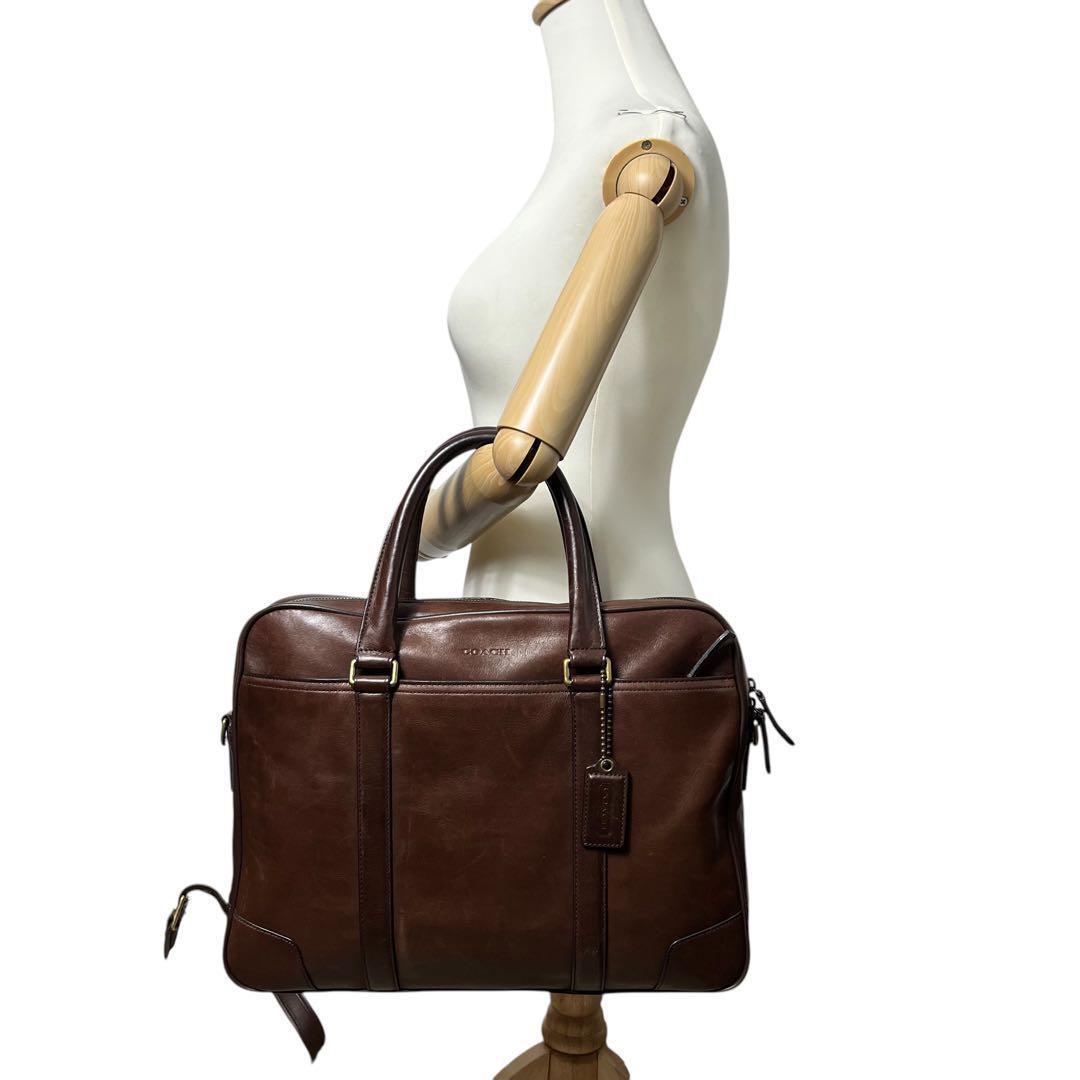 コーチ　ビジネスバッグ　斜め掛け　肩掛け　レザー　ブラウン　70901