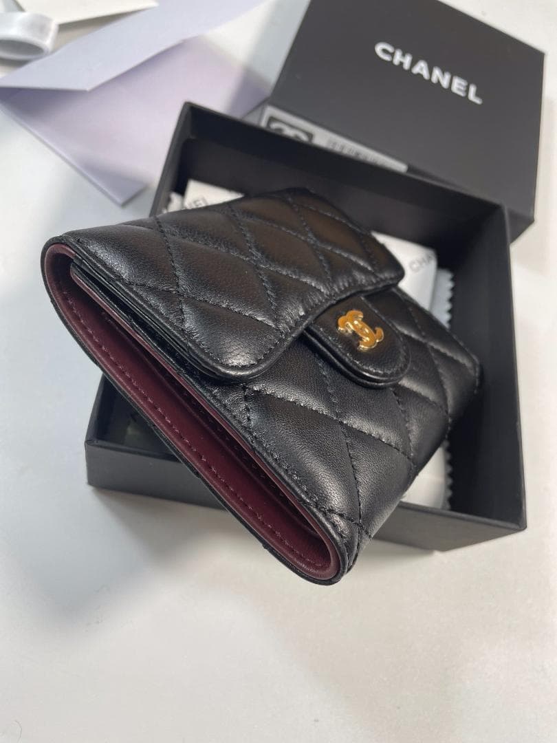 早い者勝ち！ブラック キルティング三つ折り財布