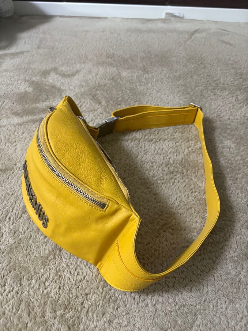 JACQUEMUS イエロー レザー　ボディバッグ