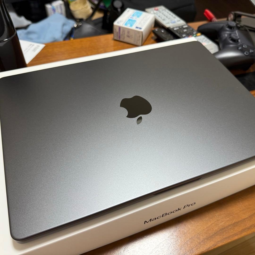 極美品　MacBook Pro M4 14インチ スペースブラック