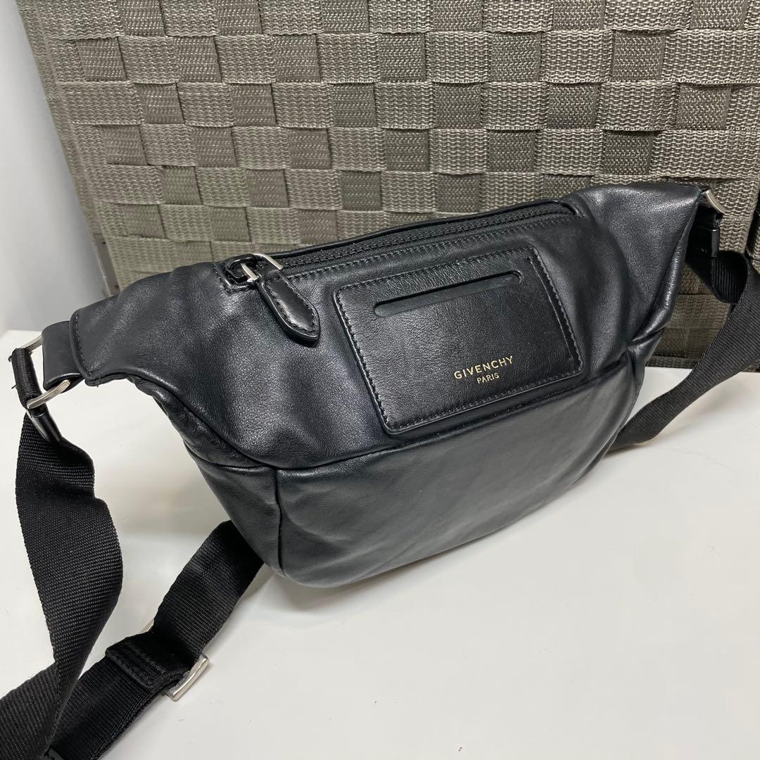 で*ー様 GIVENCHY レザー　ブラック ボディバッグ