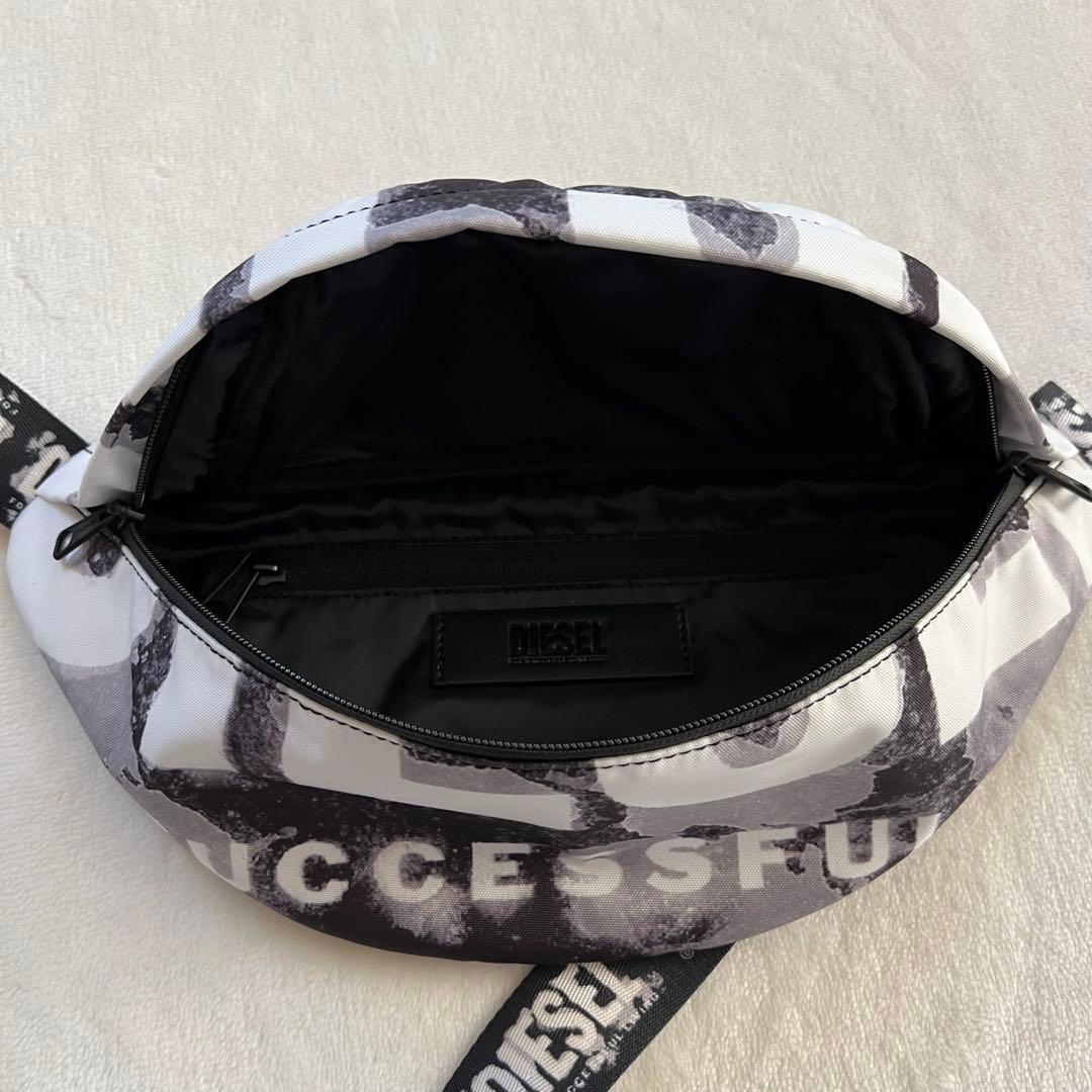 極美品 DIESEL ディーゼル ロゴプリント ボディバッグ