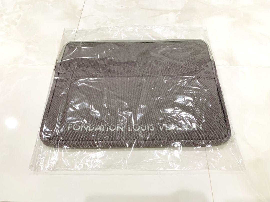 【新品未使用】　FONDATION ルイヴィトン美術館　PCケース