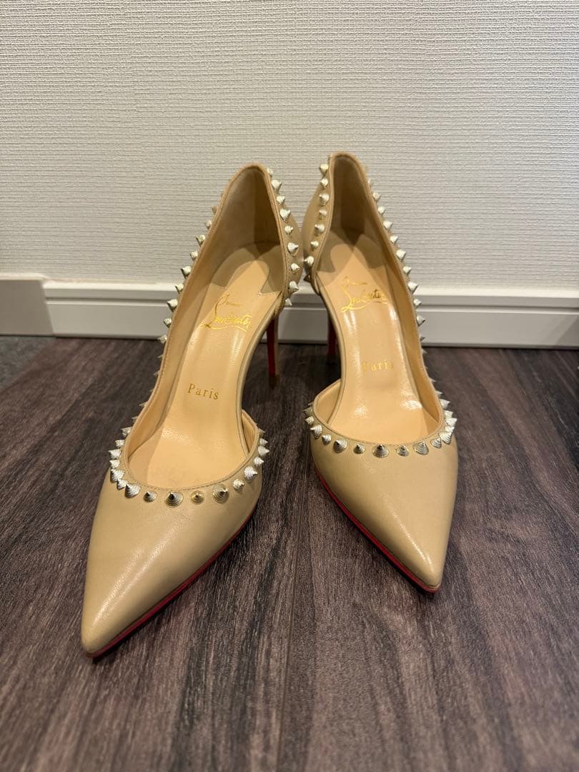美品　Christian Louboutin スタッズ付きハイヒール