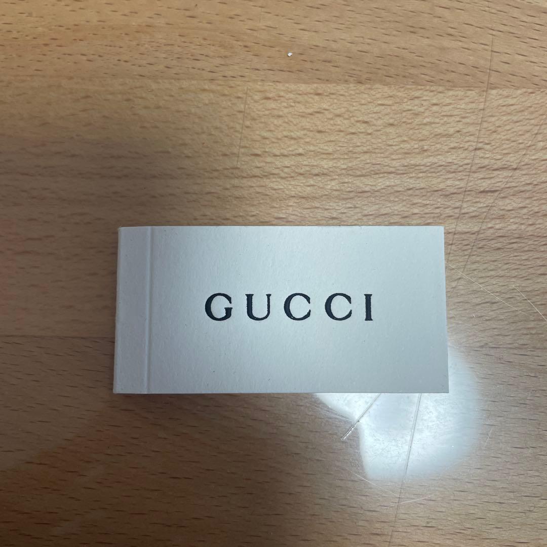 GUCCI シルバー ロゴ入りスタッドピアス