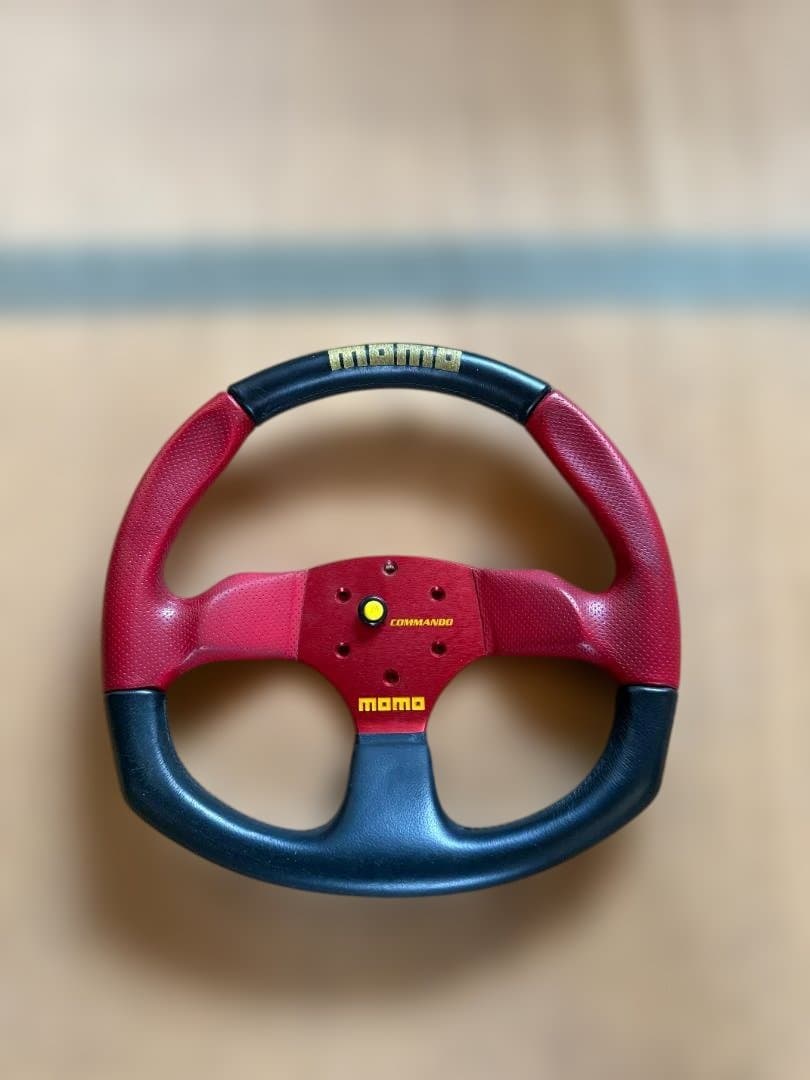 中古　momo コンペティション ステアリング 赤黒