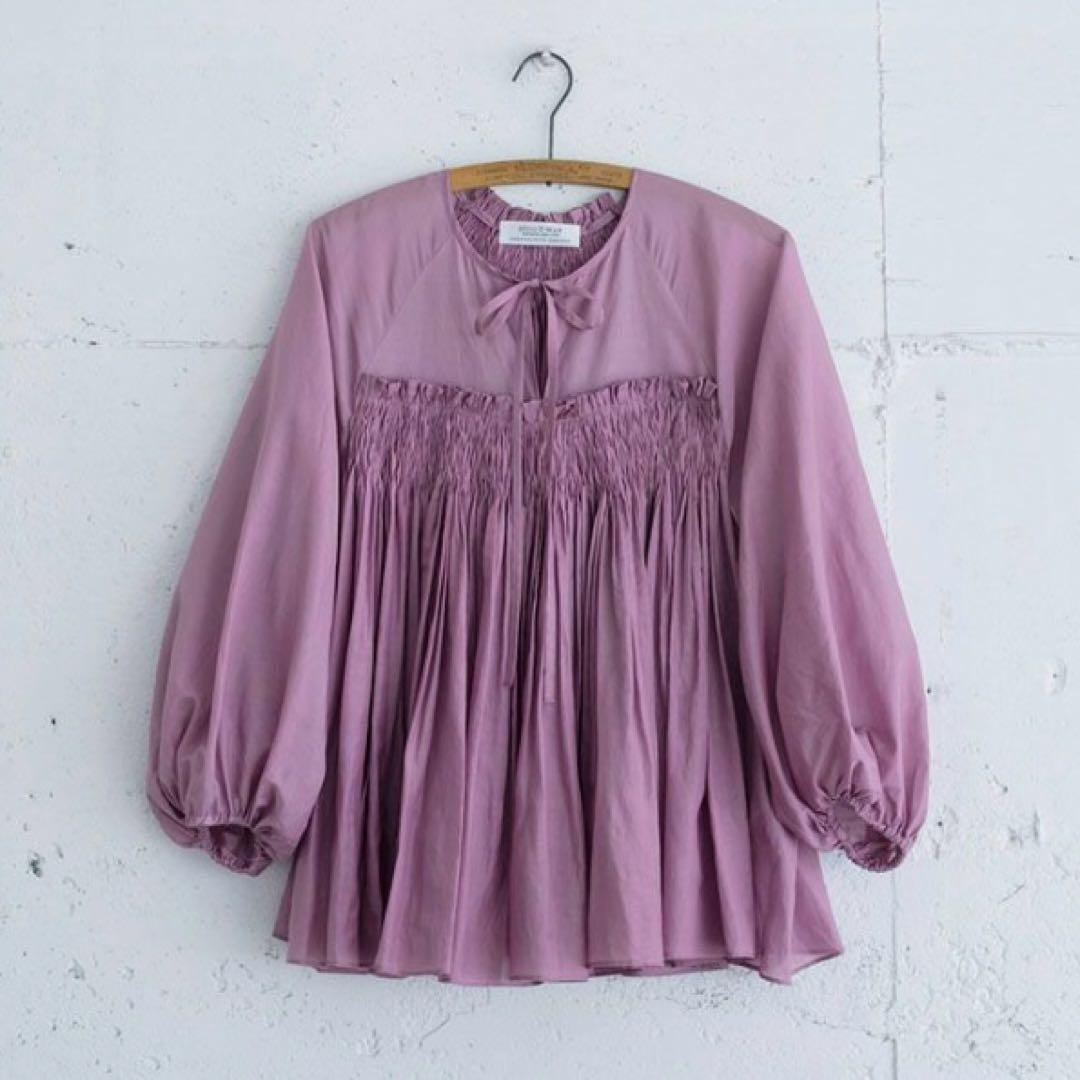 【新品】ハグオーワー　コットンシルクスモッキングリボンブラウス　ピンクラベンダー