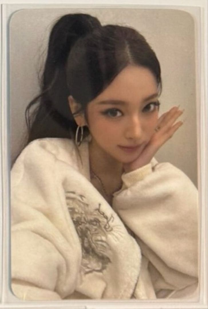 MEOVV シンガポール　ポップアップ　買い上げ　トレカ　アンナ　Anna