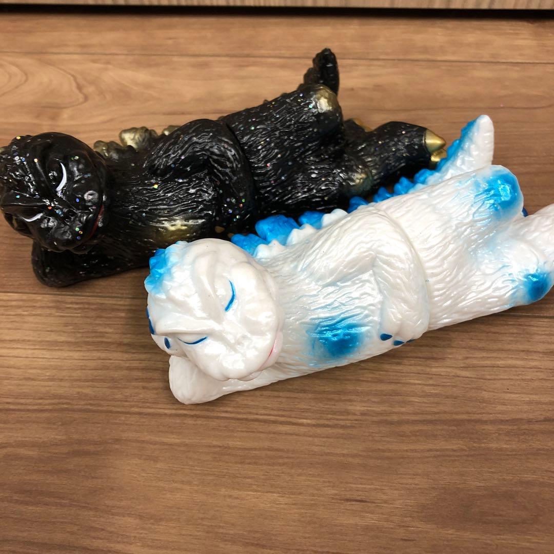 ソフビライフ、お昼ねゴジラ黒ラメ、白クリア