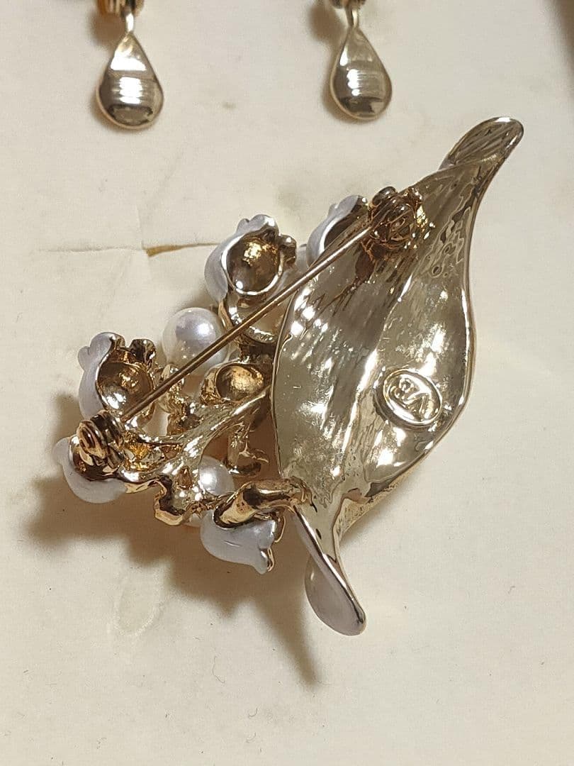 希少デザイン ヴァンドームブティック すずらん　ブローチ、イヤリングセットパール