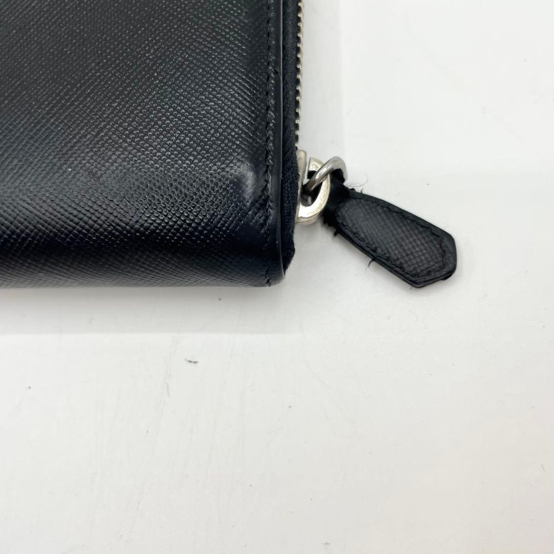 プラダ　ラウンドファスナー　ブラック　サフィアーノレザー　三角ロゴ　長財布