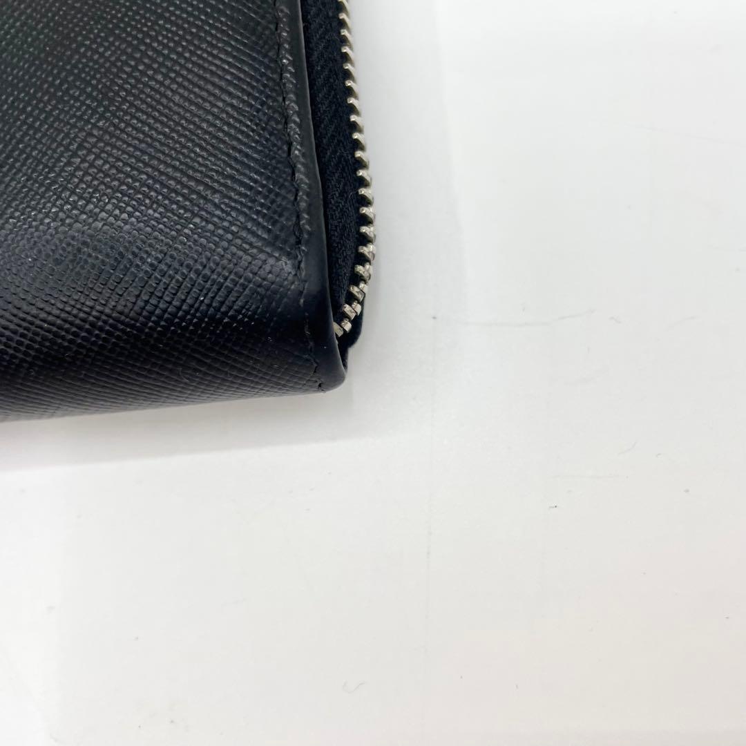プラダ　ラウンドファスナー　ブラック　サフィアーノレザー　三角ロゴ　長財布