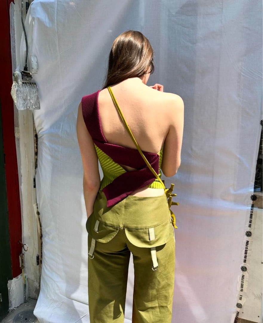 paula canovas del vas newjeans ハニ着用 トップス