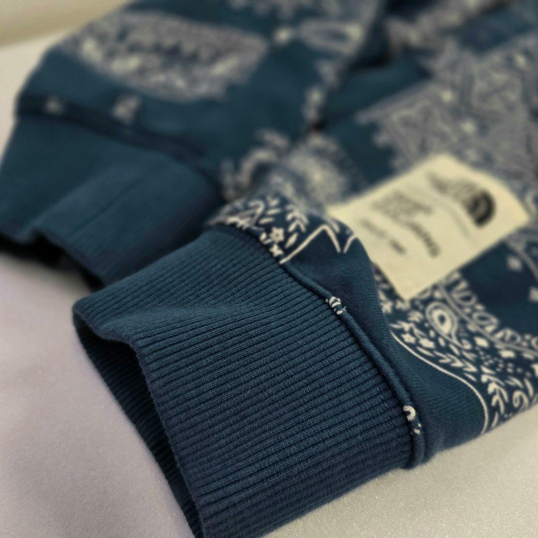 THE NORTH FACE フーディー バンダナプリントスウェットパーカー