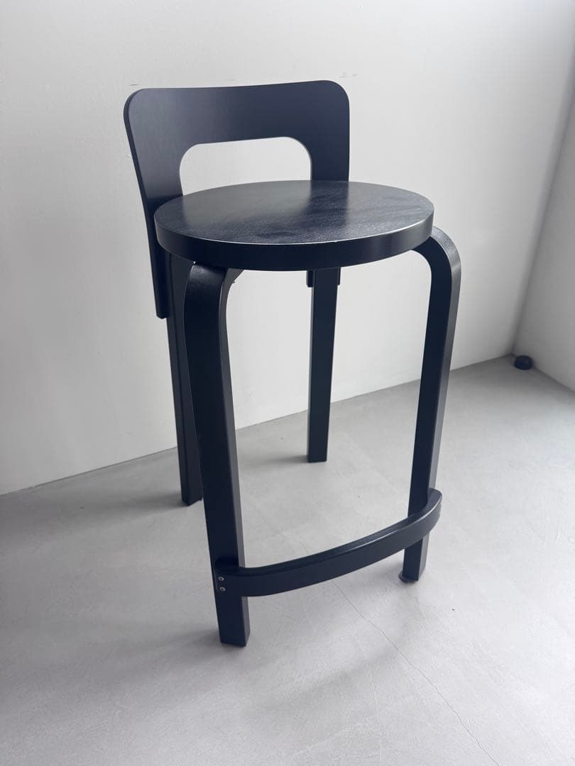 artekハイスツール K65 Carry Away ラッカーブラック②