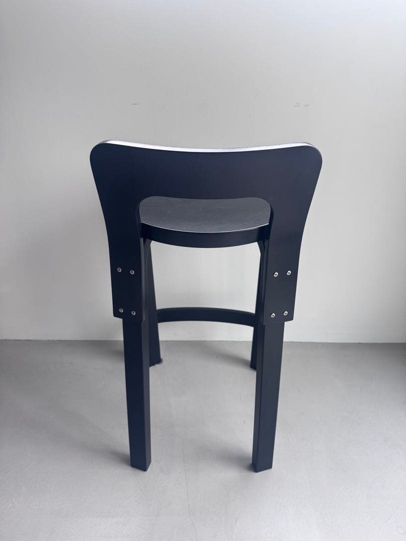 artekハイスツール K65 Carry Away ラッカーブラック②