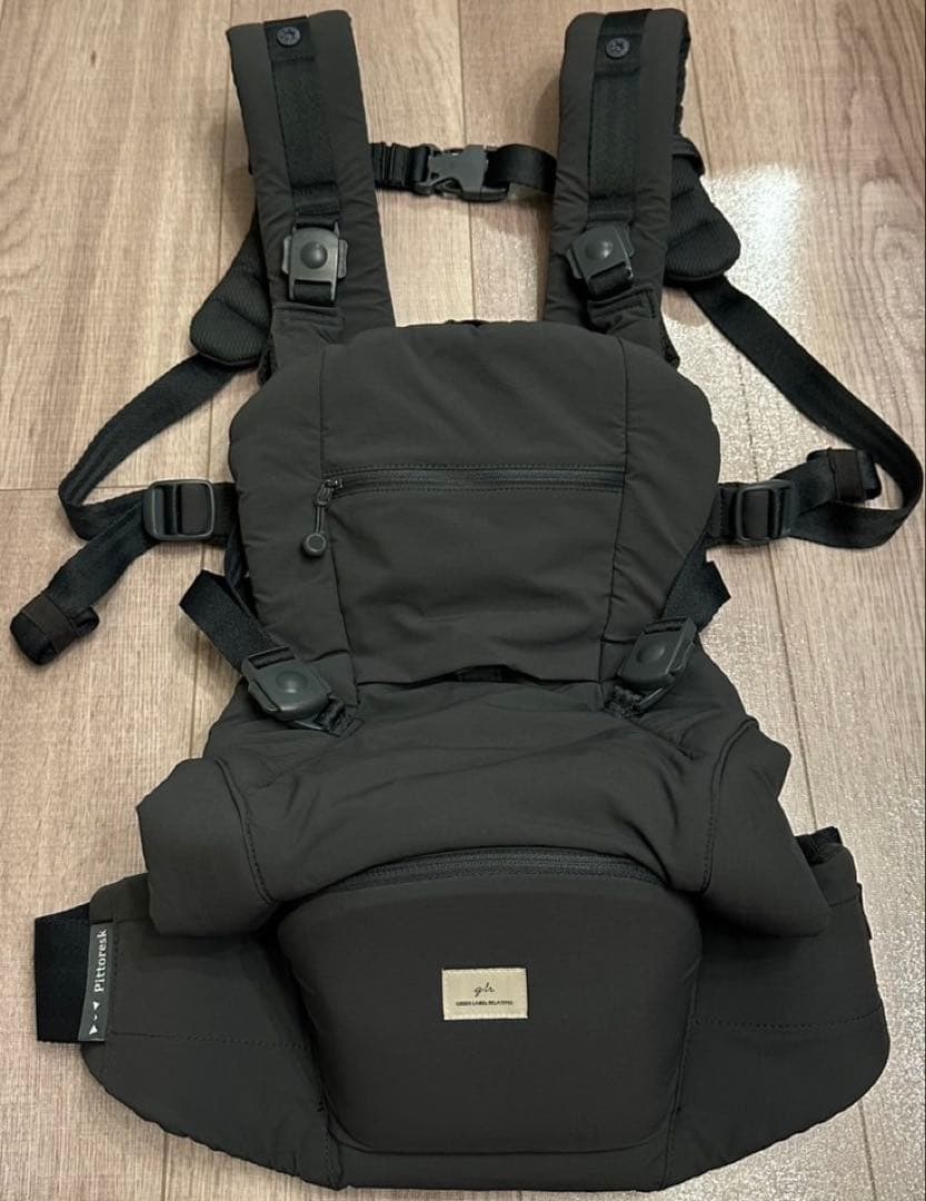 美品 最新 ピトレスク 抱っこ紐 チャコールグレー