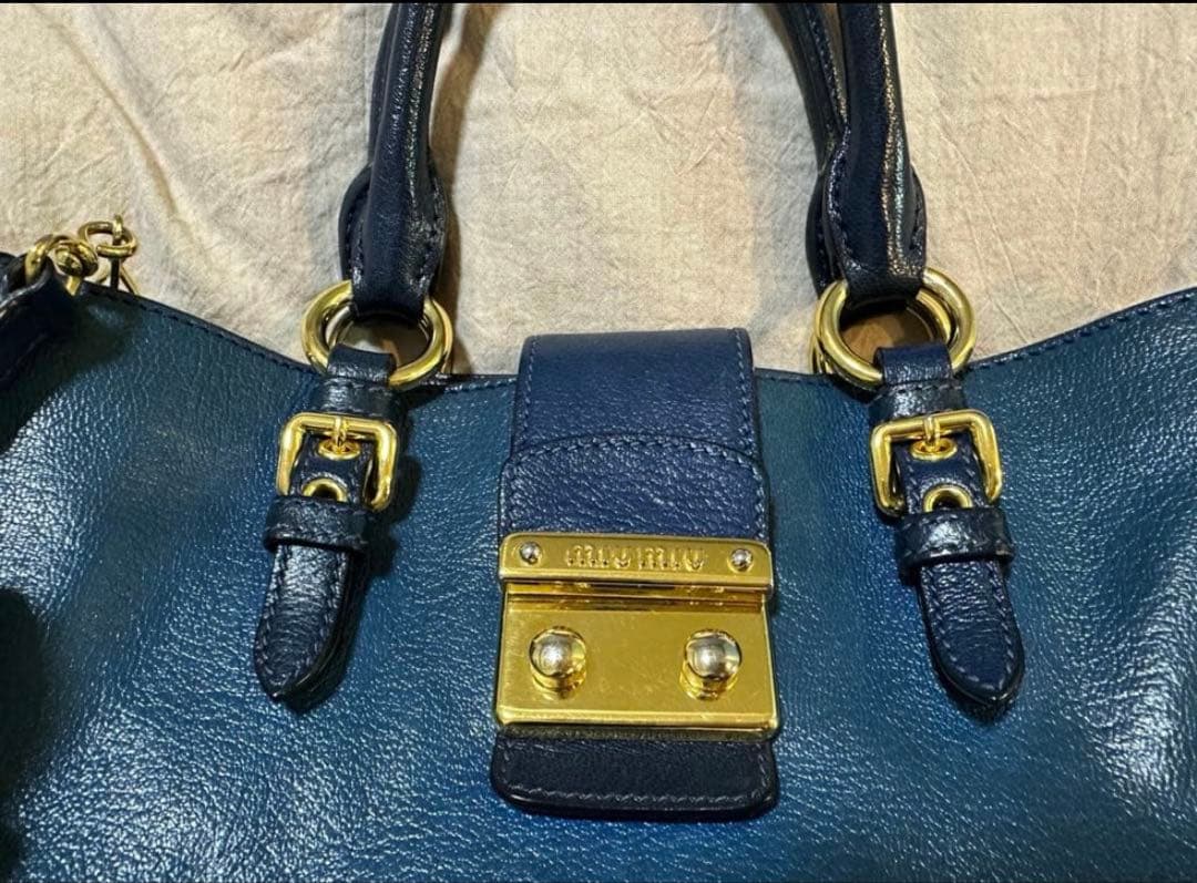 ミュウミュウ　バッグ　青色