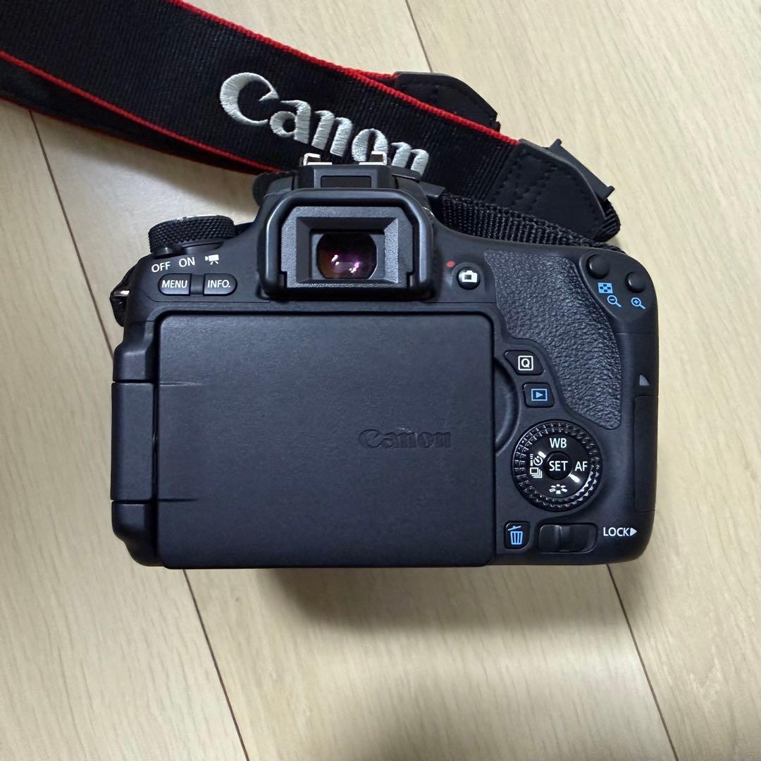 Canon eos8000d レンズ2種類　カバン付き