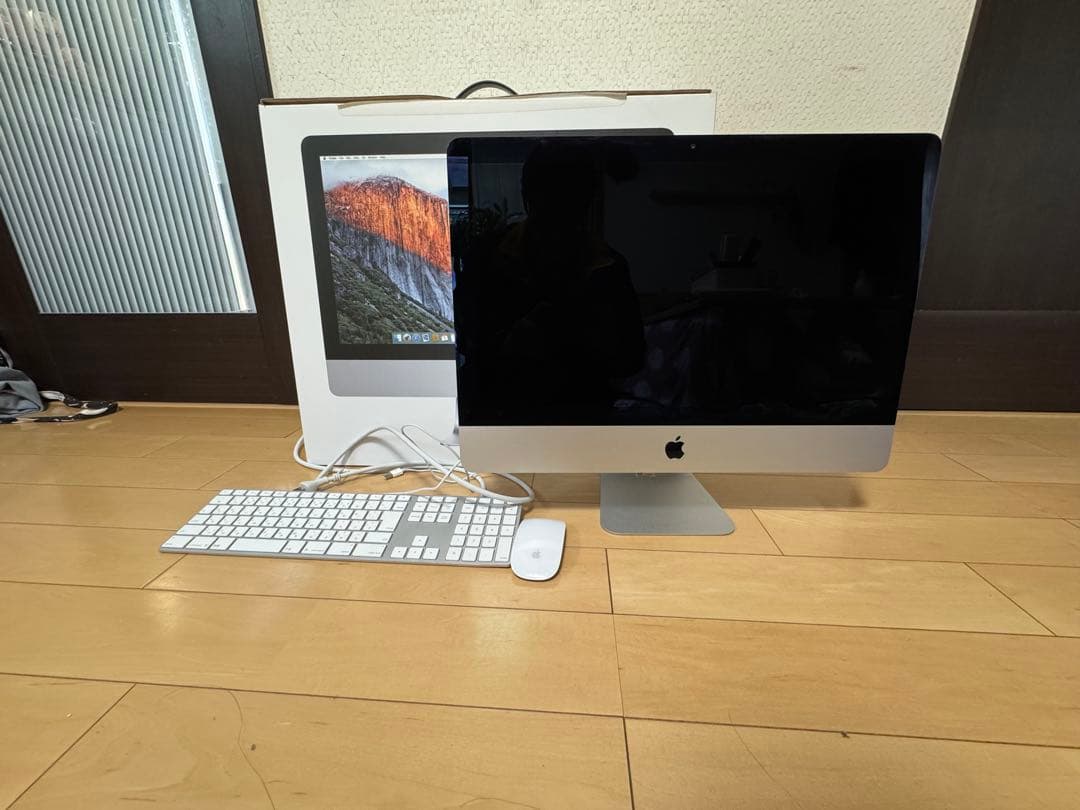 iMac 21.5-inch, 2015マジックマウス、キーボード付属