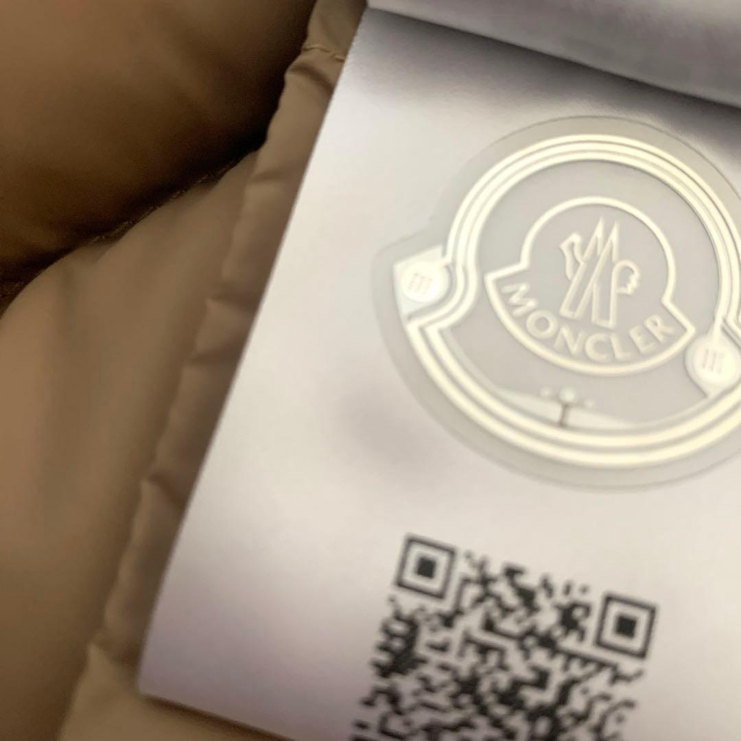 《未使用に近い》モンクレール　レディース　ダウンジャケット