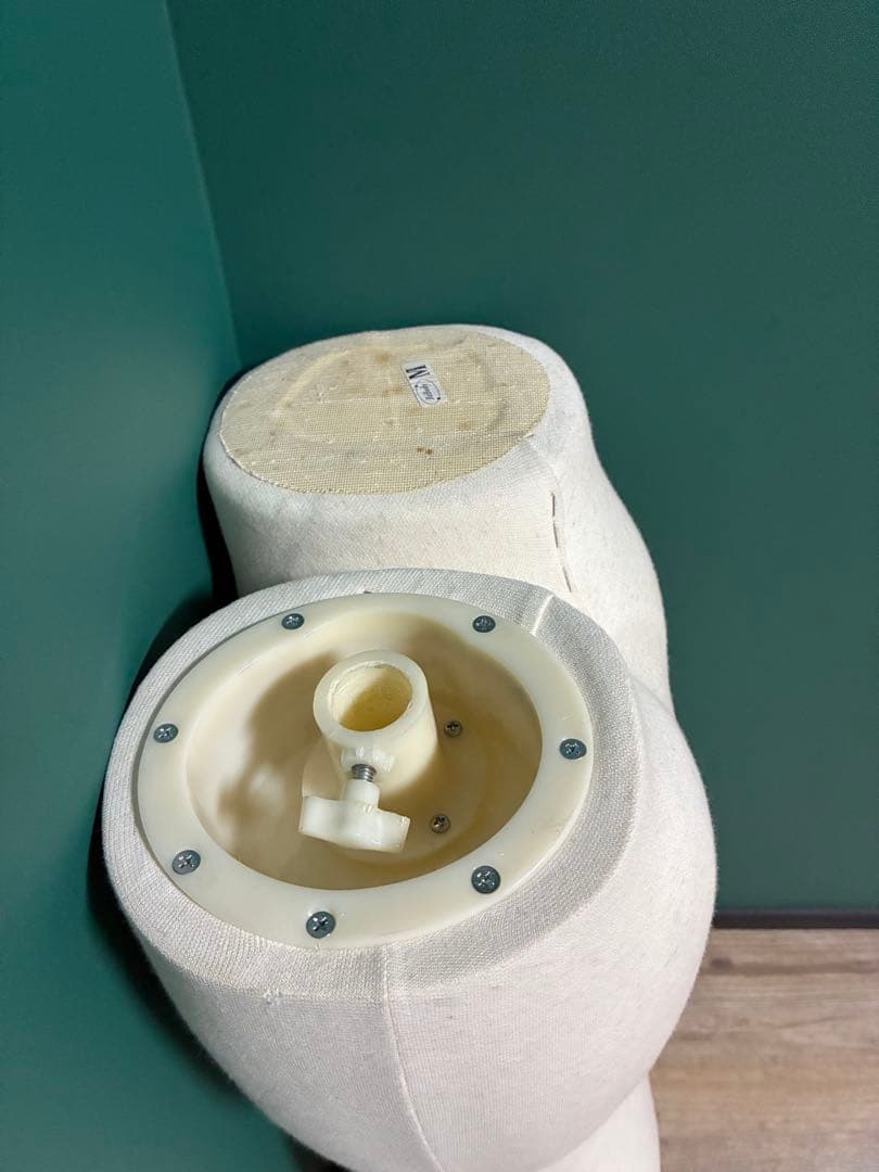 【美品】ステンレストルソー　布製ベージュ　土台付き 男性 木製首 撮影用