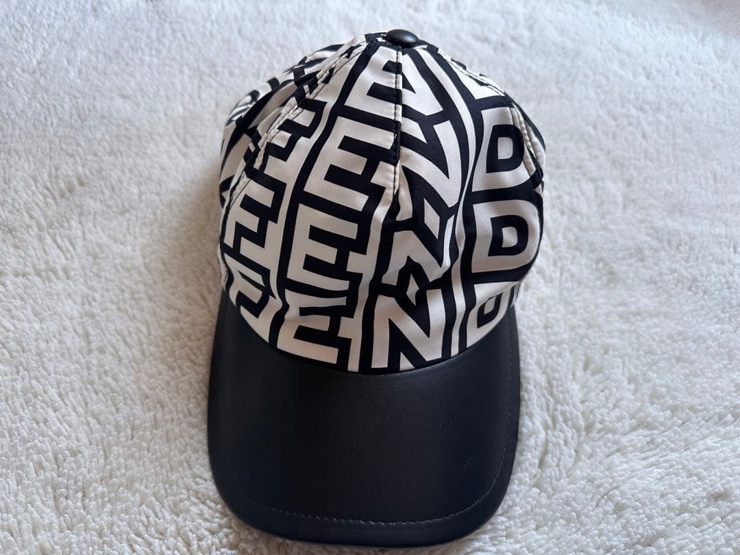 フェンディー　FENDI 帽子　美品