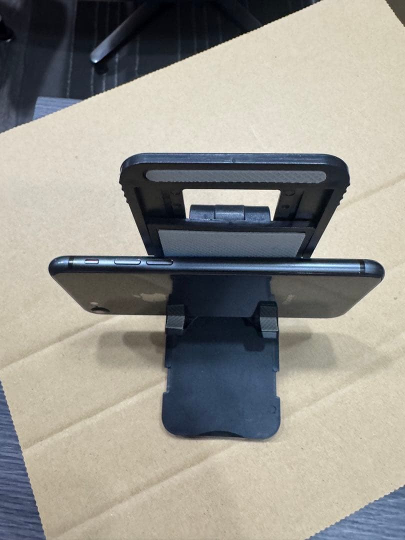 Apple iPhone 8スペースグレー 本体64GB SIMフリー222