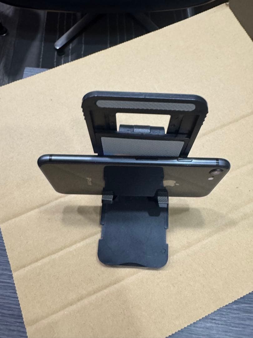 Apple iPhone 8スペースグレー 本体64GB SIMフリー222