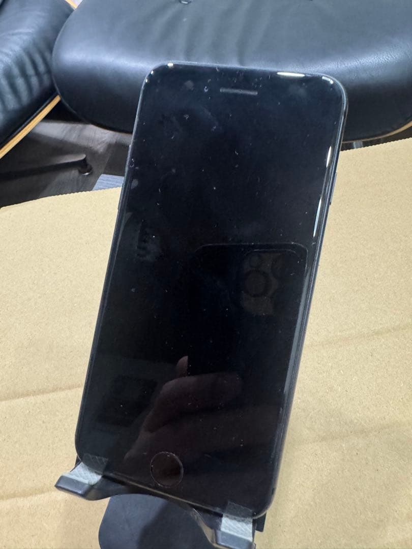 Apple iPhone 8スペースグレー 本体64GB SIMフリー222