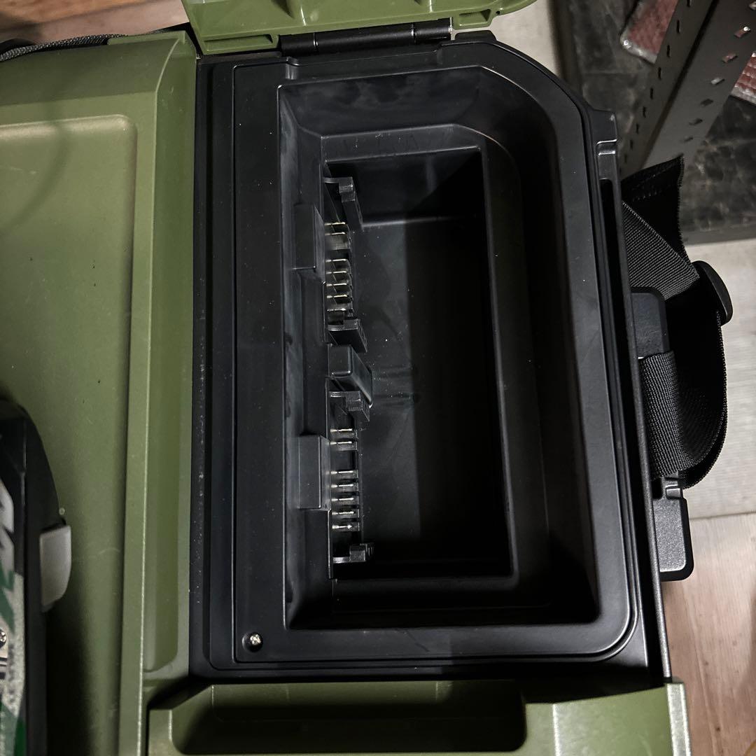 ハイコーキ　冷温庫　UL18DB バッテリー2個付mm in