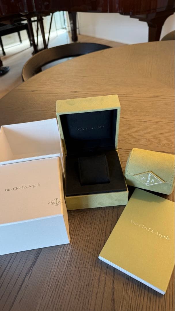 Van Cleef & Arpels ゴールド時計箱