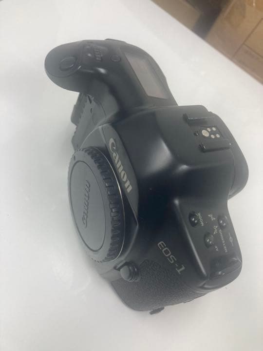 EOS1 本体、望遠レンズ2個セット（バッテリー部分なし）