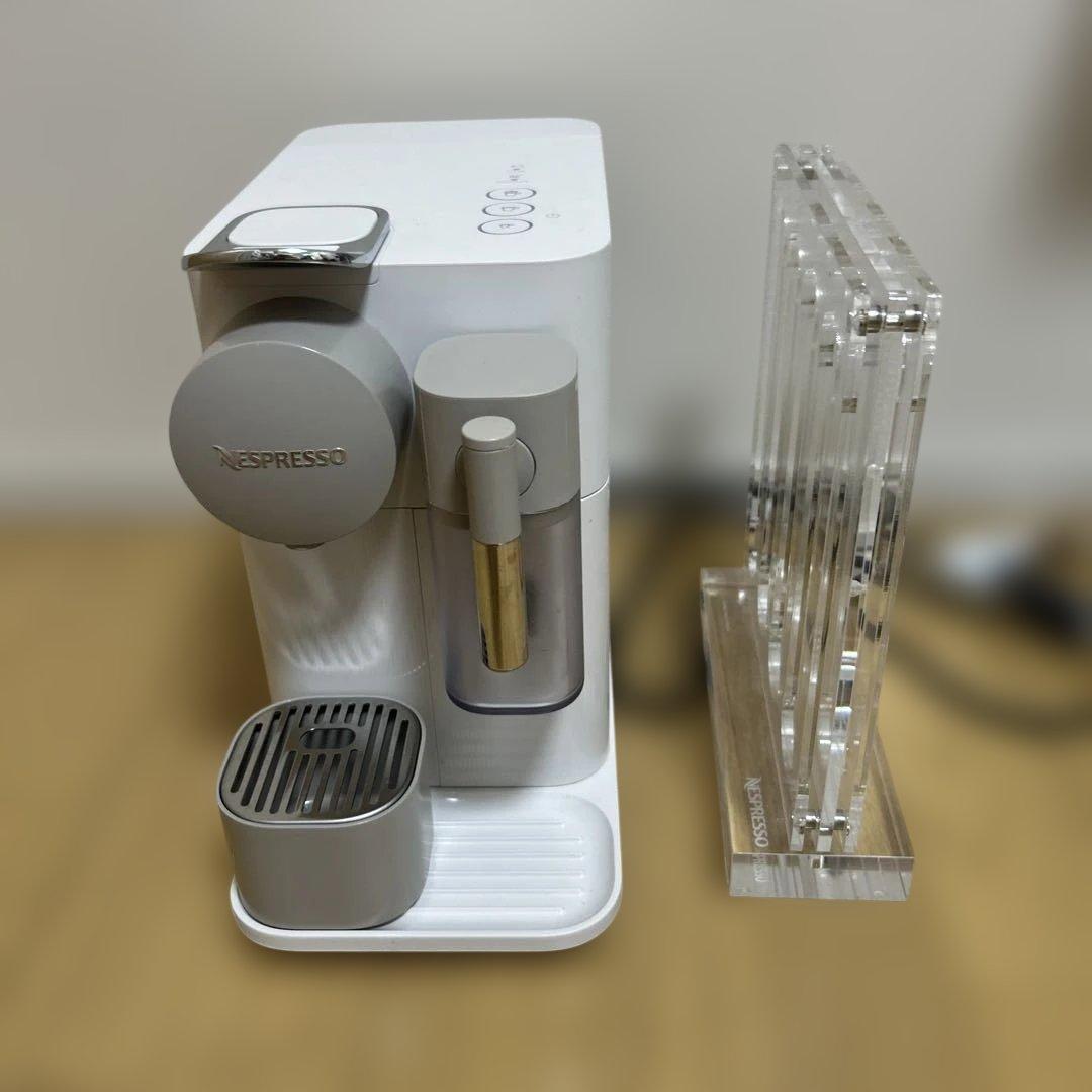 Nespresso コーヒーメーカー ホワイト　カプセル式　ラティシマワン