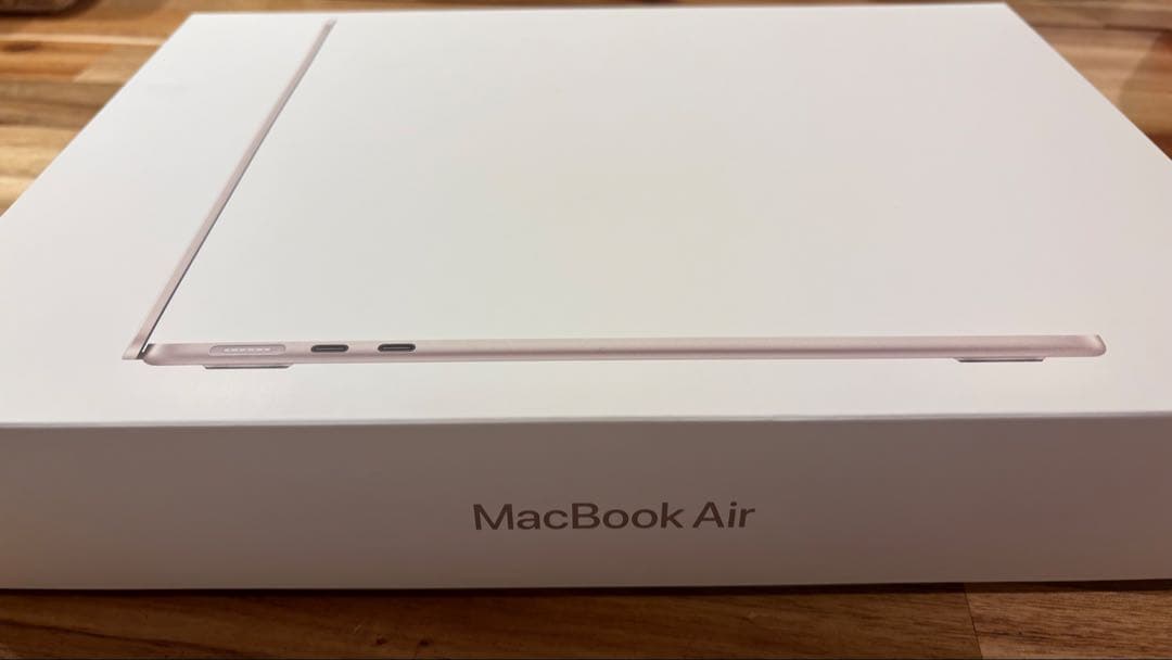 【ほぼ新品美品】MacBook Air M4 チップ スターライト