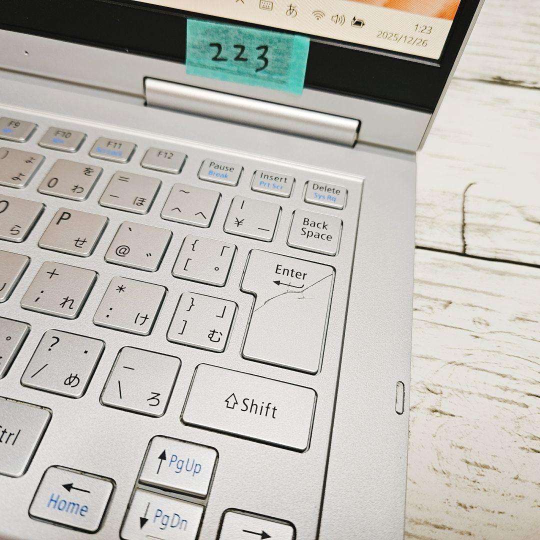 タッチパネルで操作OK♪タブレットPC 第8世代 Core i5 SSD カメラ