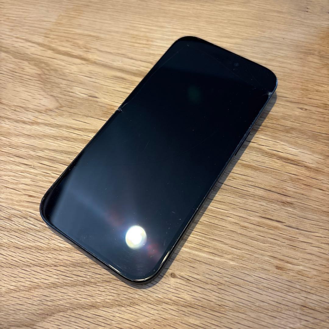 iPhone15 ブラック 本体　256GB 画面割れあり　正常動作品