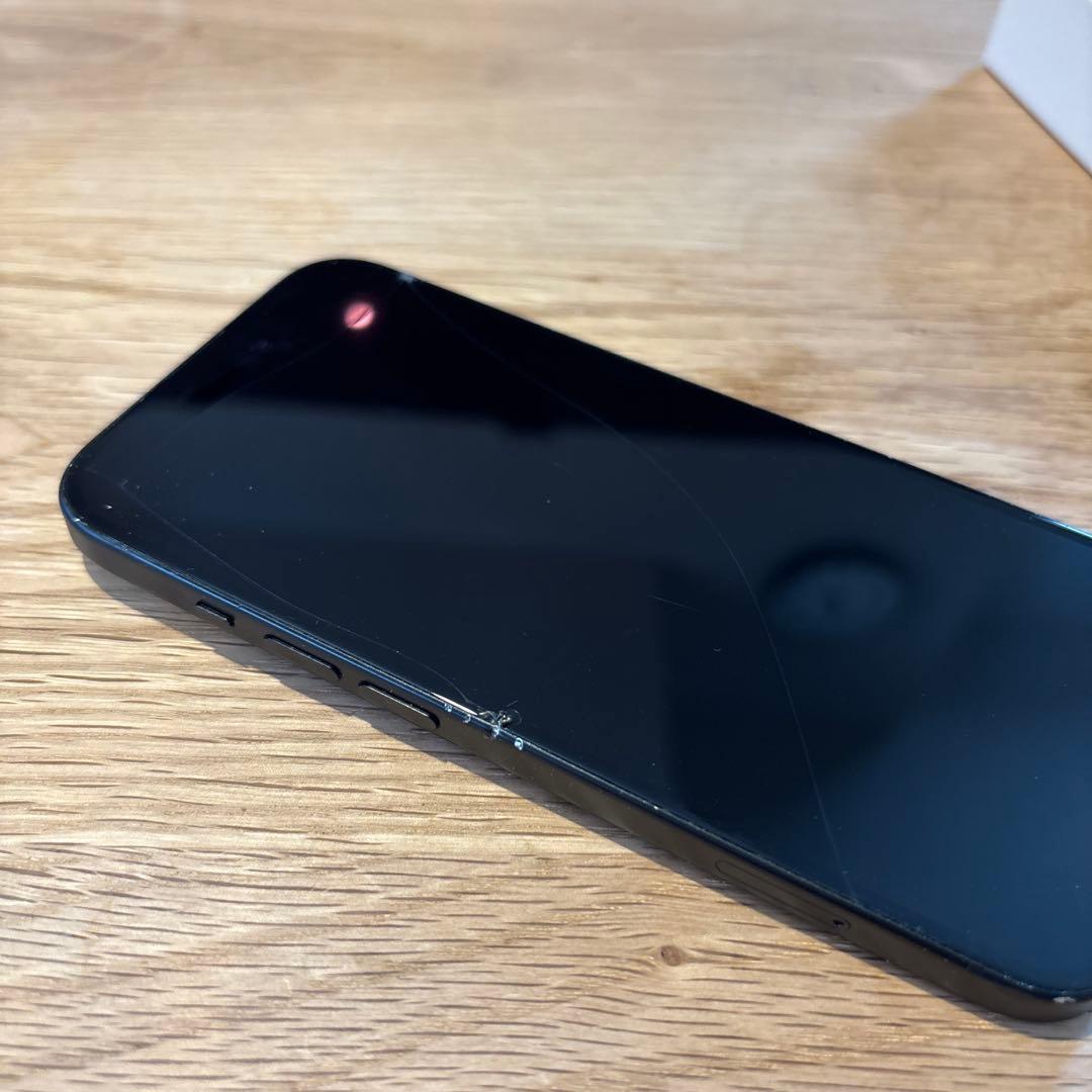 iPhone15 ブラック 本体　256GB 画面割れあり　正常動作品