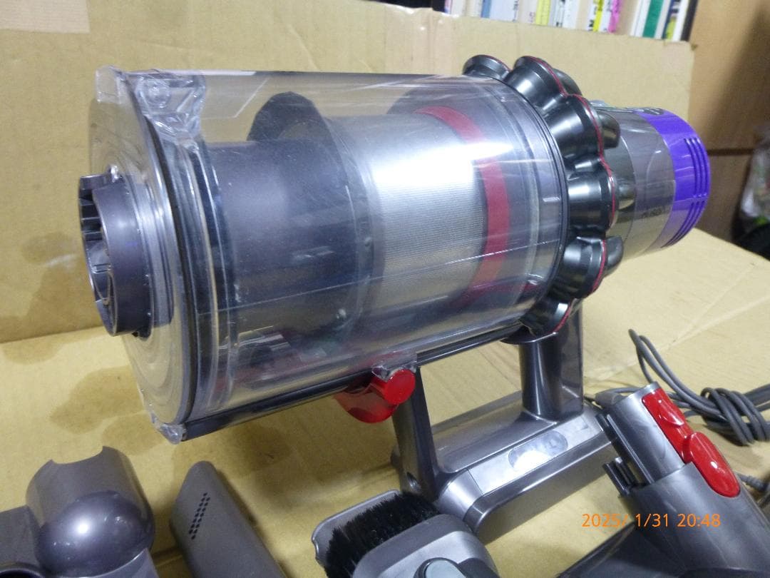 タイムセール開催中　ダイソン SV12　 ミニブラシ装着でエコ40分　②