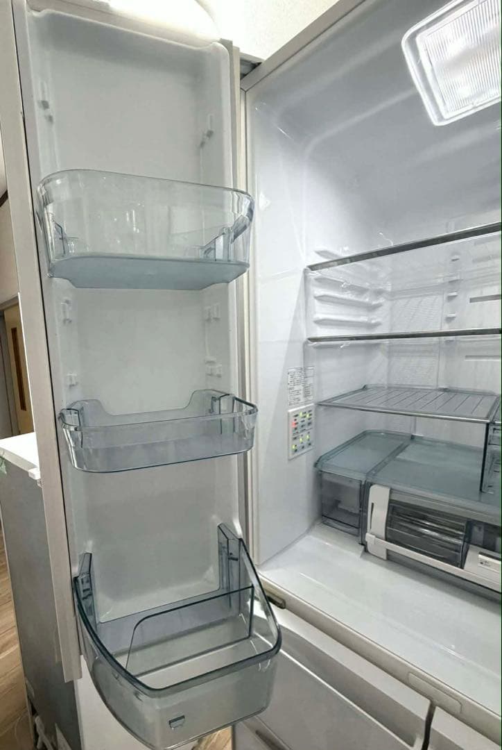 日立 大型冷蔵庫 ホワイト送料込みです。