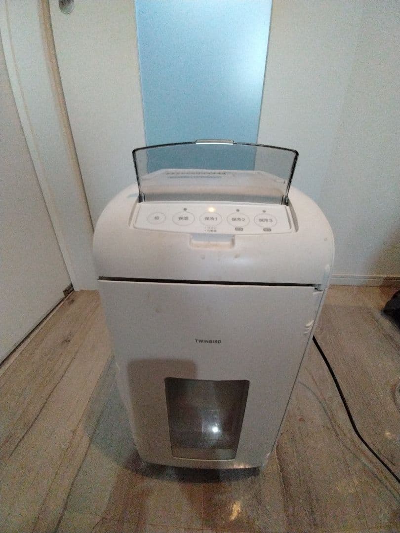 消しゴ虫　です