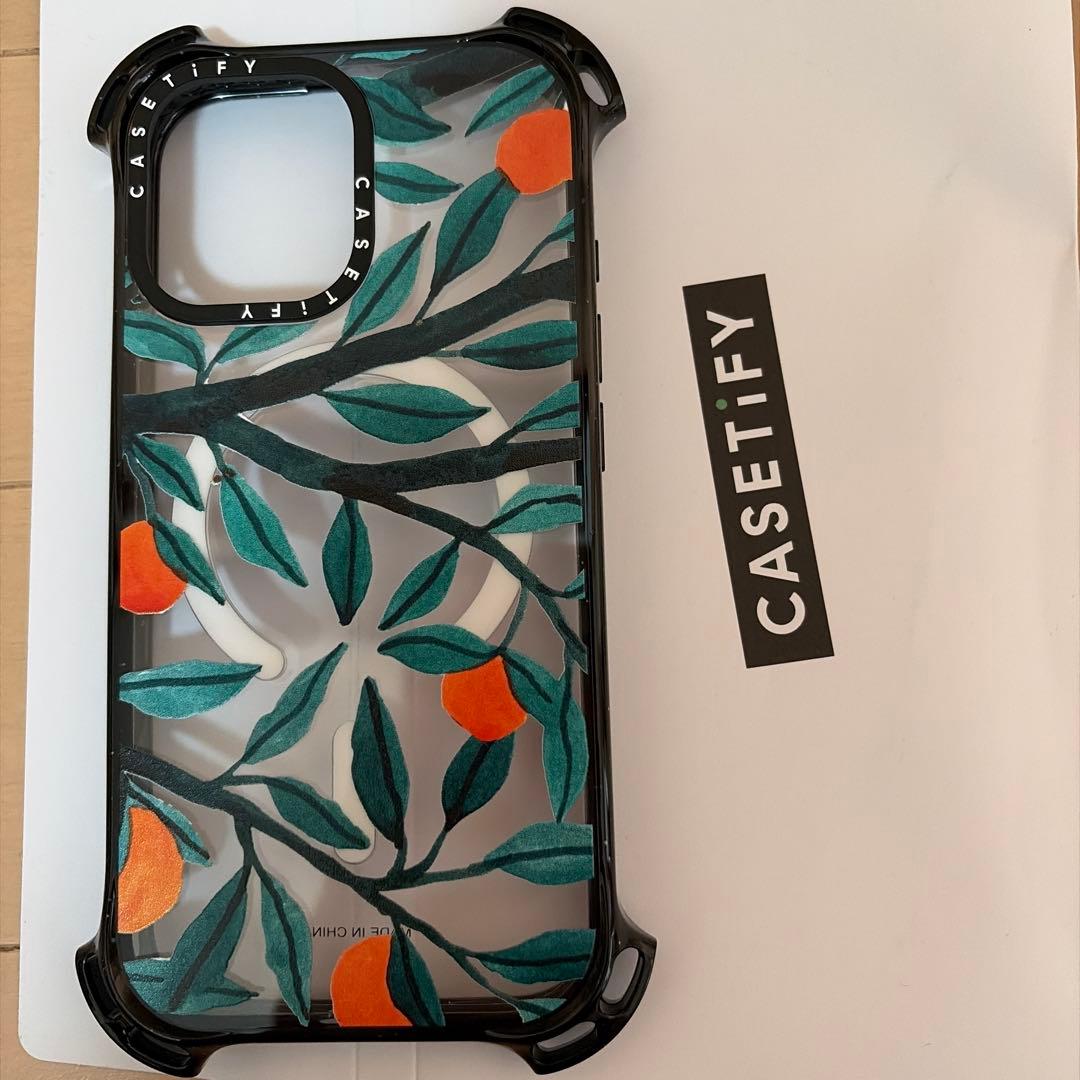 CASETiFY iPhone17用ハードケース 葉とオレンジ