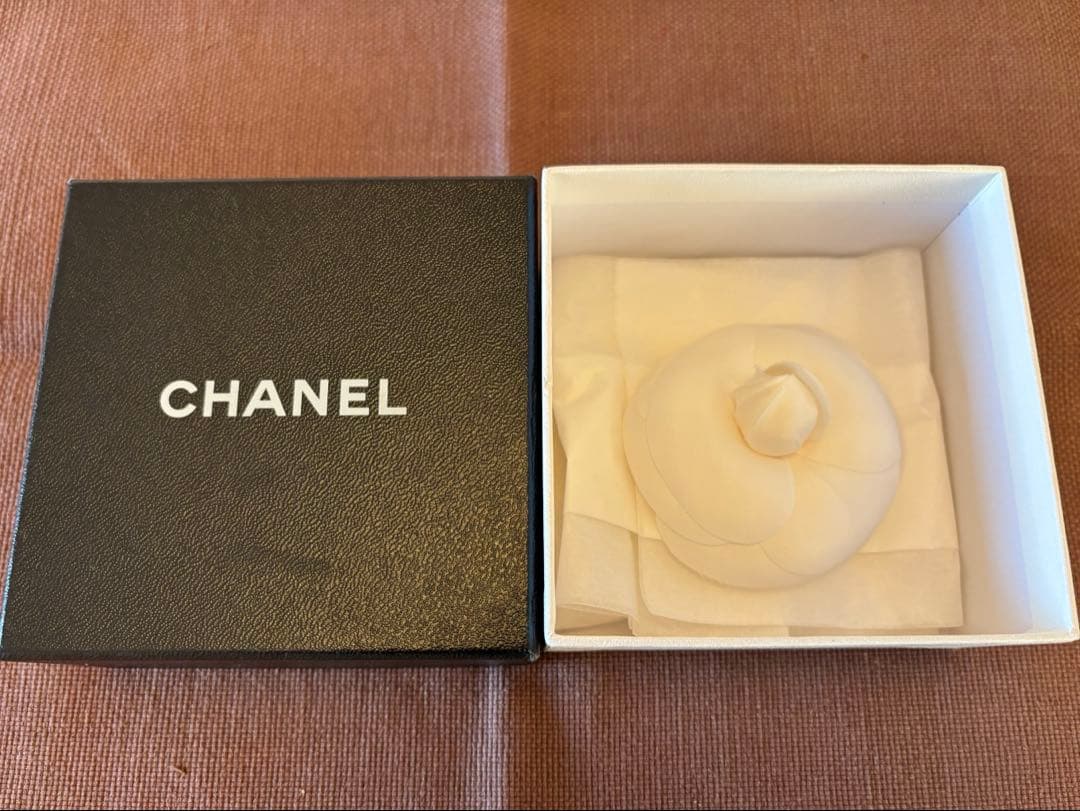 CHANEL シャネル カメリア コサージュ ブローチ 白