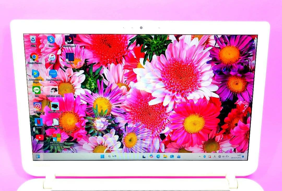 高速SSD256✨8GB✨オフィス✨人気✨薄型✨カメラ付ホワイトノートパソコン