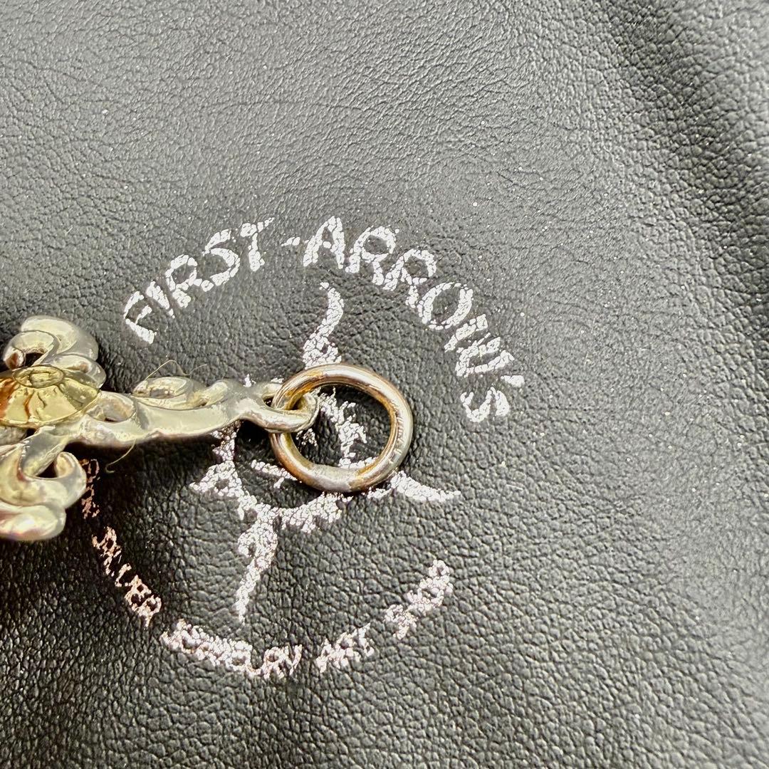 美品　ファーストアローズ　k18メタル付唐草クロス