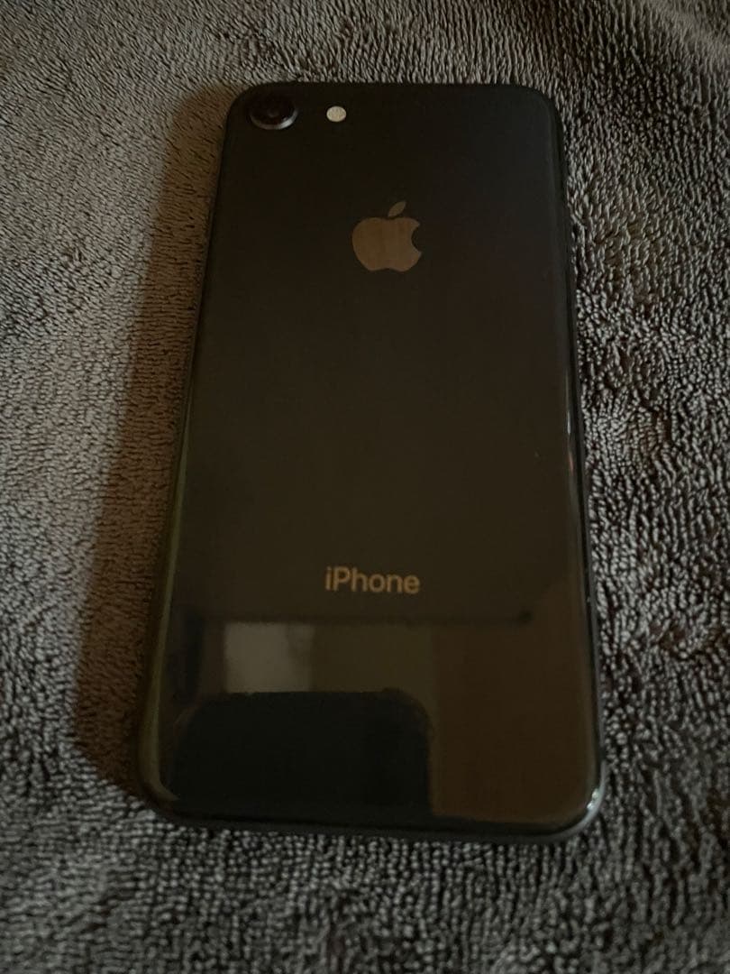 【美品】Apple iPhone 8 64GBスペースグレー