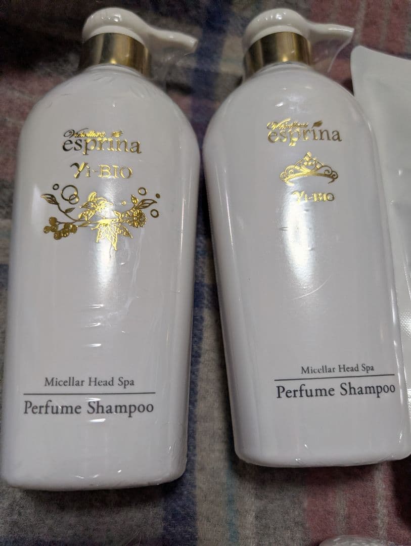 エスプリーナシャンプーとトリートメントのみです。