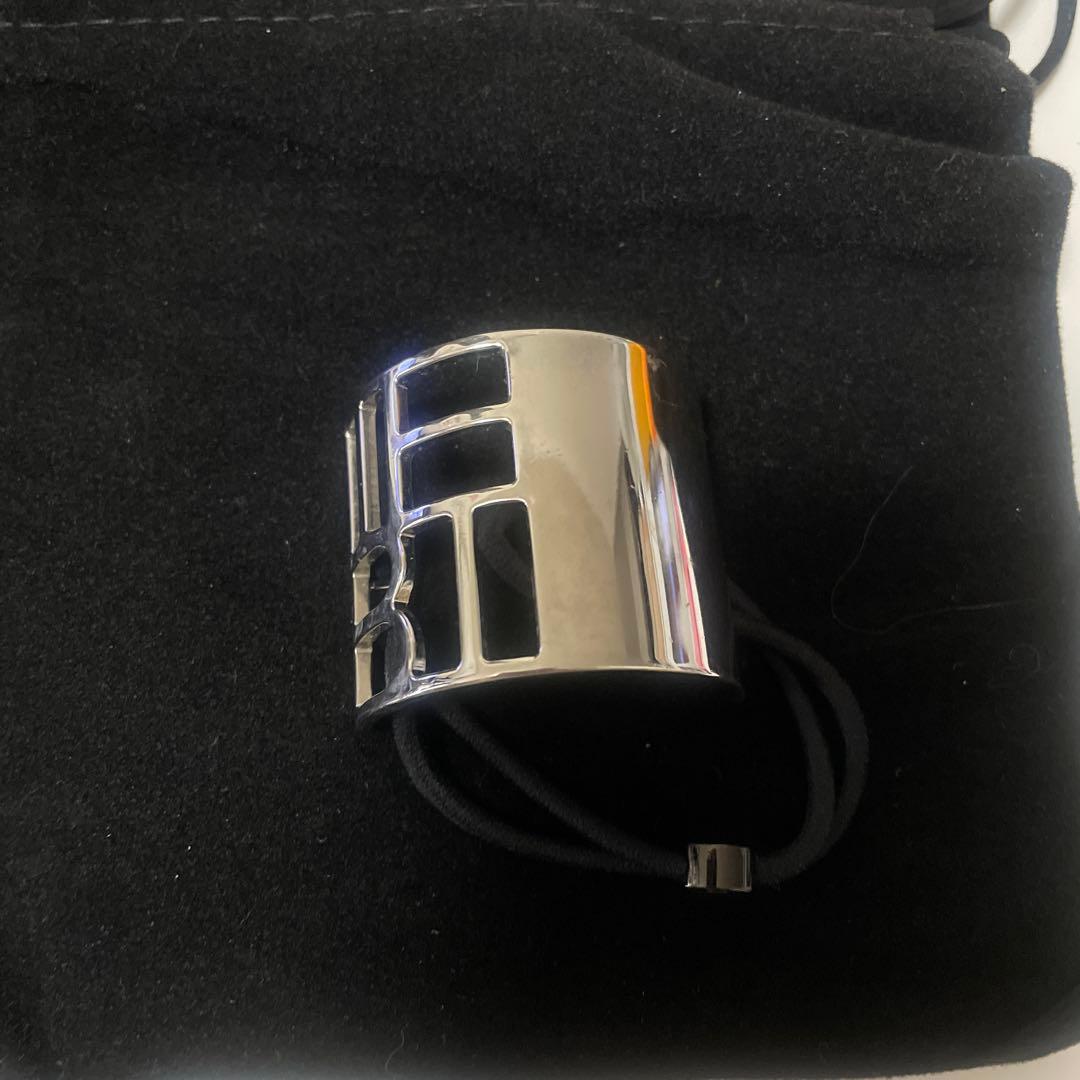 THBT メタル モノグラム ランドスケープ ポニーカフ